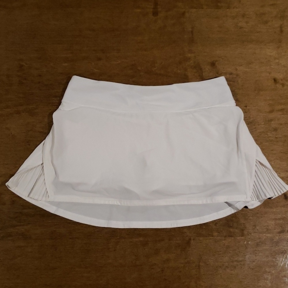 Lululemon White Pleated Skort Size 8 A3